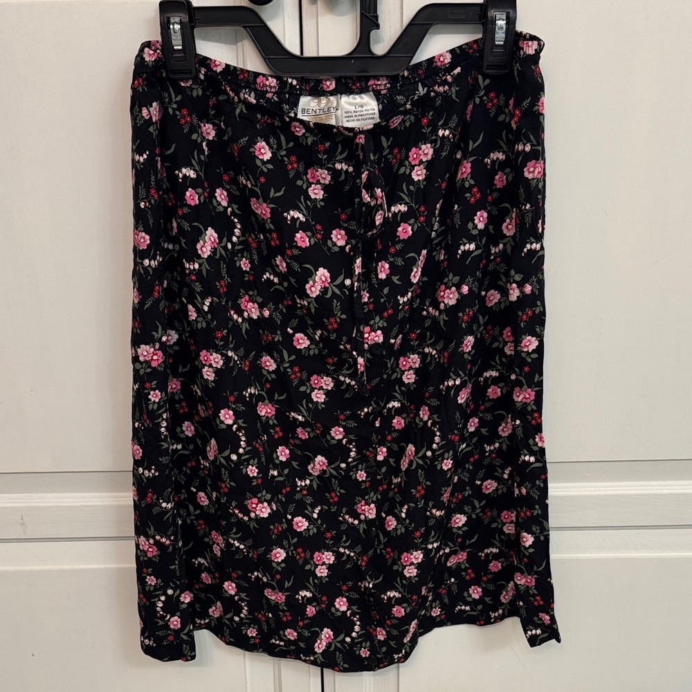 Vintage Dark Floral Cottagecore Romantic Midi Skirt in Black and Pink. Size L